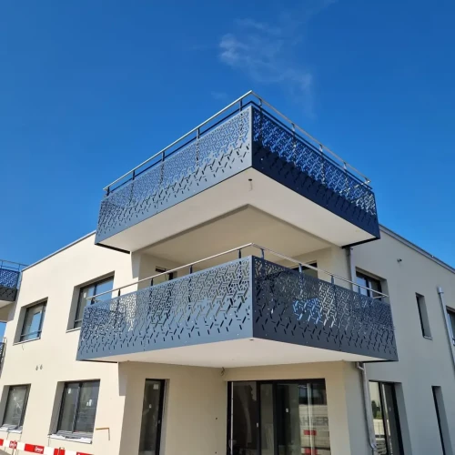 Wieder ein Balkon der ein neus Geländer von uns bekommen hat. #kueminmetallbauag